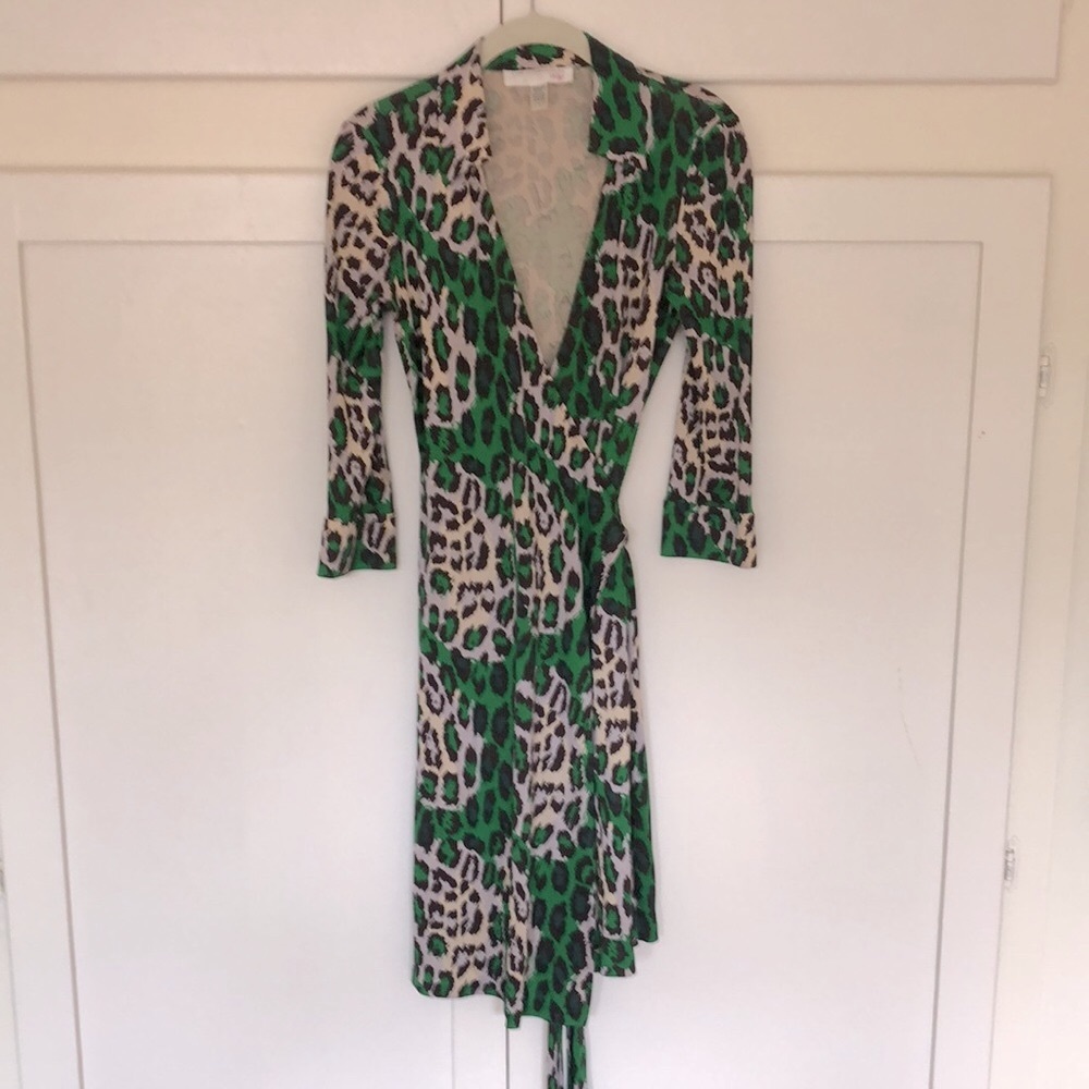 Diane vonFurstenberg Vintage collection Classic Wrap dress, size 4